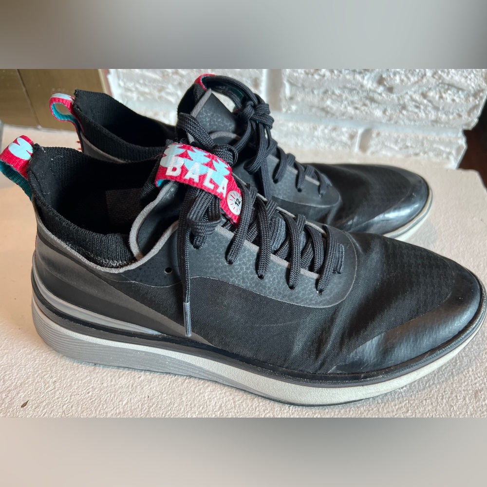 Bala Twelves Shoes Womens Size 7.5 Black Grey Pink Nursing Sneakers snap
